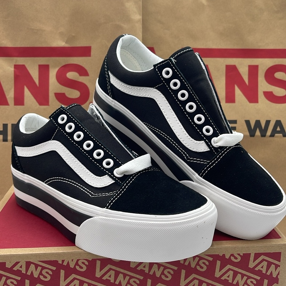 Vans Men’s Platform Sneakers Old Skool Stackform
Smarten Up Black/Wh
VN0009PZBZW - Picture 5 of 16